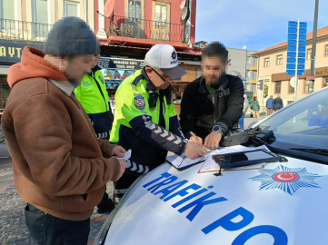 O saatler arasında caddeye girenler polis ekiplerine takılıyor