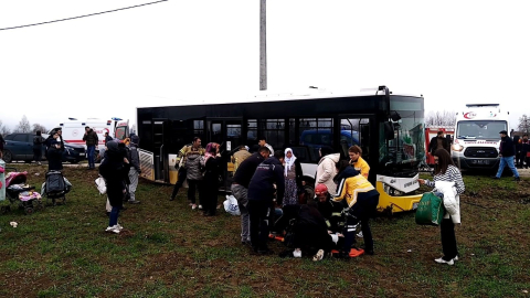 Bursa'da halk otobüsü ile otomobil kafa kafaya çarpıştı