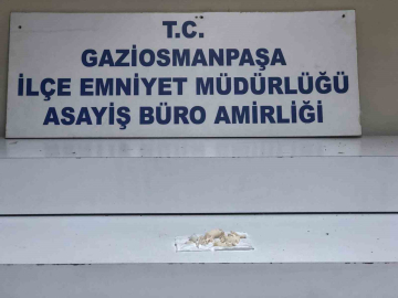 Gaziosmanpaşa’da sokak ortasında uyuşturucu madde ticareti kamerada