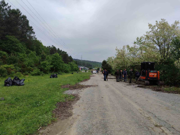 İstanbul Valisi Gül ormanda çocuklarla birlikte çöp topladı