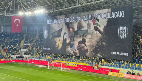 MKE Ankaragücü taraftarından Filistin'e dayanak koreografisi