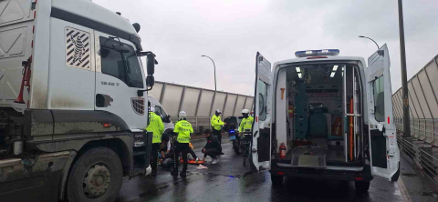 Anneler Günü için çiçek siparişi götüren kuryeye kamyon çarptı