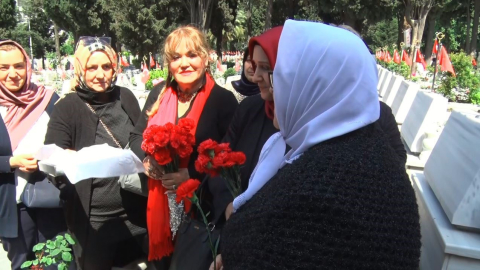 Edirnekapı Şehitliği’nde hüzünlü Anneler Günü