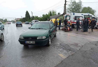 Otomobil ile motosiklet çarpıştı: 2 yaralı