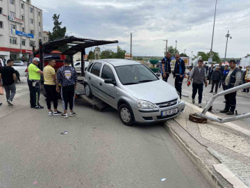 Uzunköprü’de direksiyon hakimiyetini kaybeden sürücü refüje çıktı