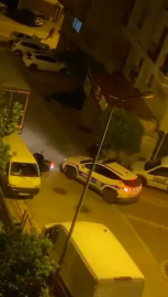 Esenyurt’ta çaldığı motosikletle kaçarken kaza yapan şahıs ile polis arasında kovalamaca kamerada