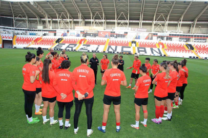 A Milli Kadın Futbol Takımı, Erzincan’da hazırlıklarını sürdürdü