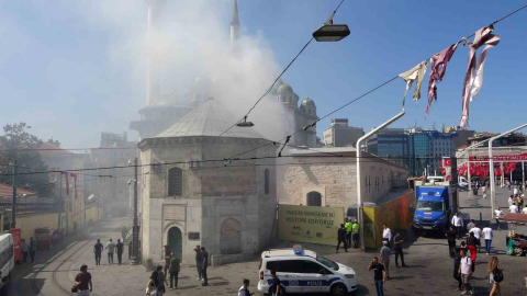 Taksim Meydanı’nda korkutan yangın: Boyalar patladı, panik yaşandı