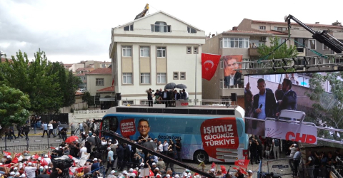 Tekirdağ’da dolu yağışı CHP mitingini vurdu