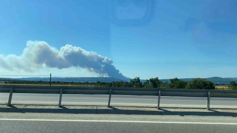 Çanakkale’de orman yangını, gemi trafiği askıya alındı