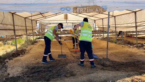 Sultanbeyli’ de kurban alanlarında temizlik süreci başladı