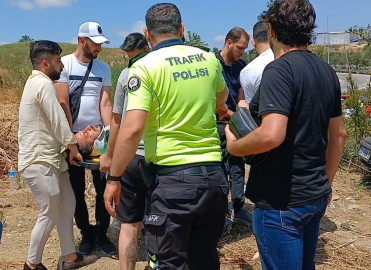 Beylikdüzü’nde lüks otomobil metrelerce takla attı: 2 yaralı