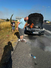 Mercedes otomobil yandı