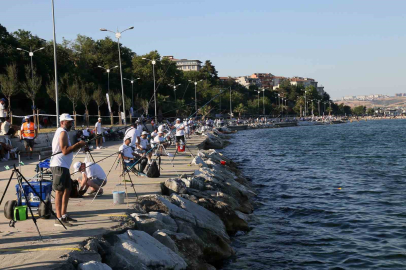 Büyükçekmeceli olta balıkçıları kıyasıya yarıştı