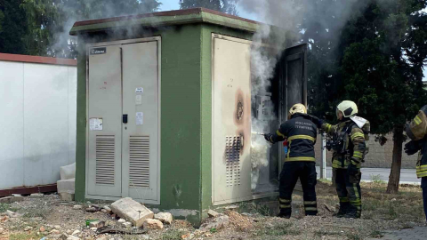 Trafoda çıkan yangın mahalleyi elektriksiz bıraktı