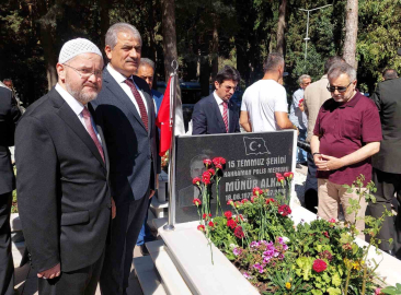 Tekirdağ’da 15 Temmuz anmaları başladı: Şehit mezarlıklarına karanfil bırakıldı