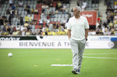 Jose Mourinho: "Şampiyonlar Ligi maçının böyle bir sahada oynanması kabul edilemez"