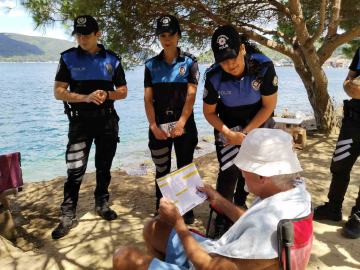 Beykoz Anadolu Kavağı sahilinde polisten boğulmalara karşı uyarı