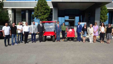 ÇOMÜ’ye ’Daha Yeşil Sürdürülebilir Bir Üniversite’ sloganıyla 2 elektrikli araç kazandırıldı