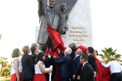 Osmangazi Belediyesi Zafer Bayramı’nı Atatürk Anıtı ile taçlandırdı