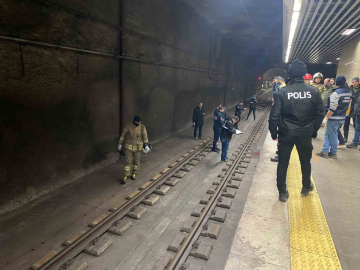 Marmaray’da tren aylarına atlayan şahıs hayatını kaybetti