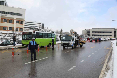 Zabıta, 2 bin 736 aracı çekti