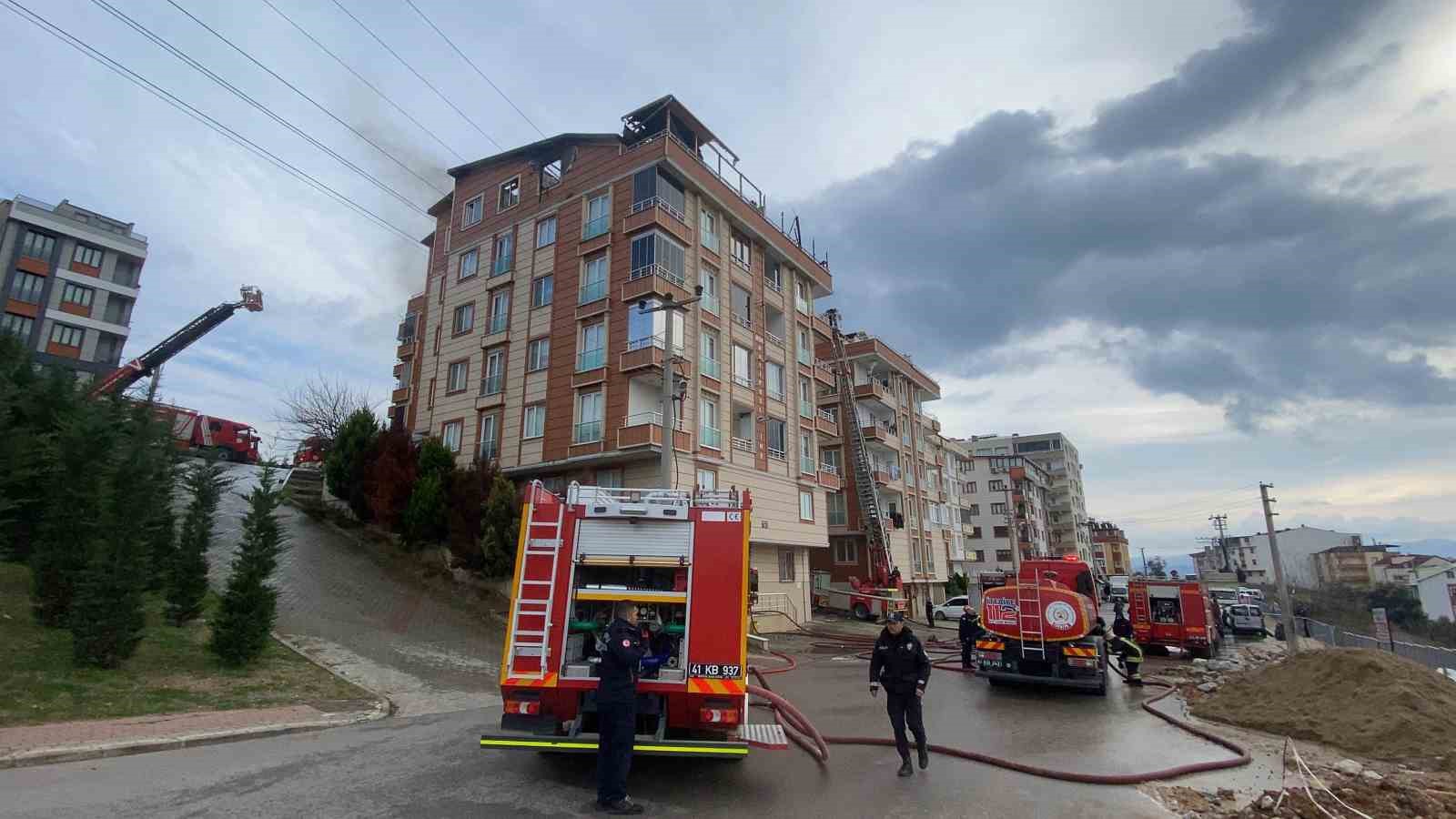 dubleks daire alev alev yandi bina tahliye edildi 5 y8GiqZ4m