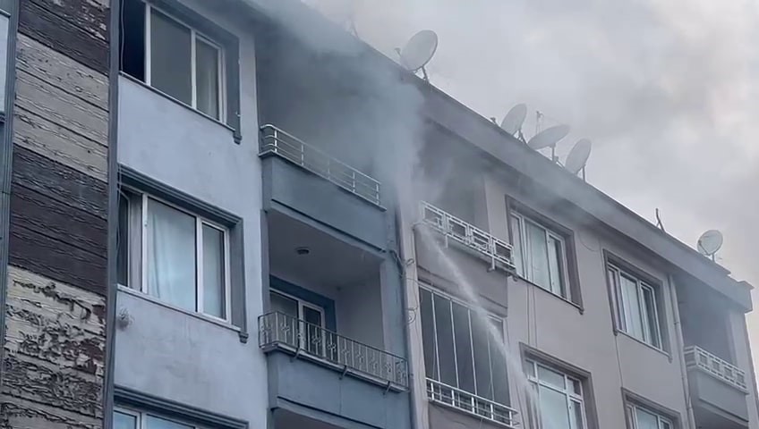 sakaryada alev alev yanan evdeki 2 cocuk dumandan etkilendi 1 U73NLINI