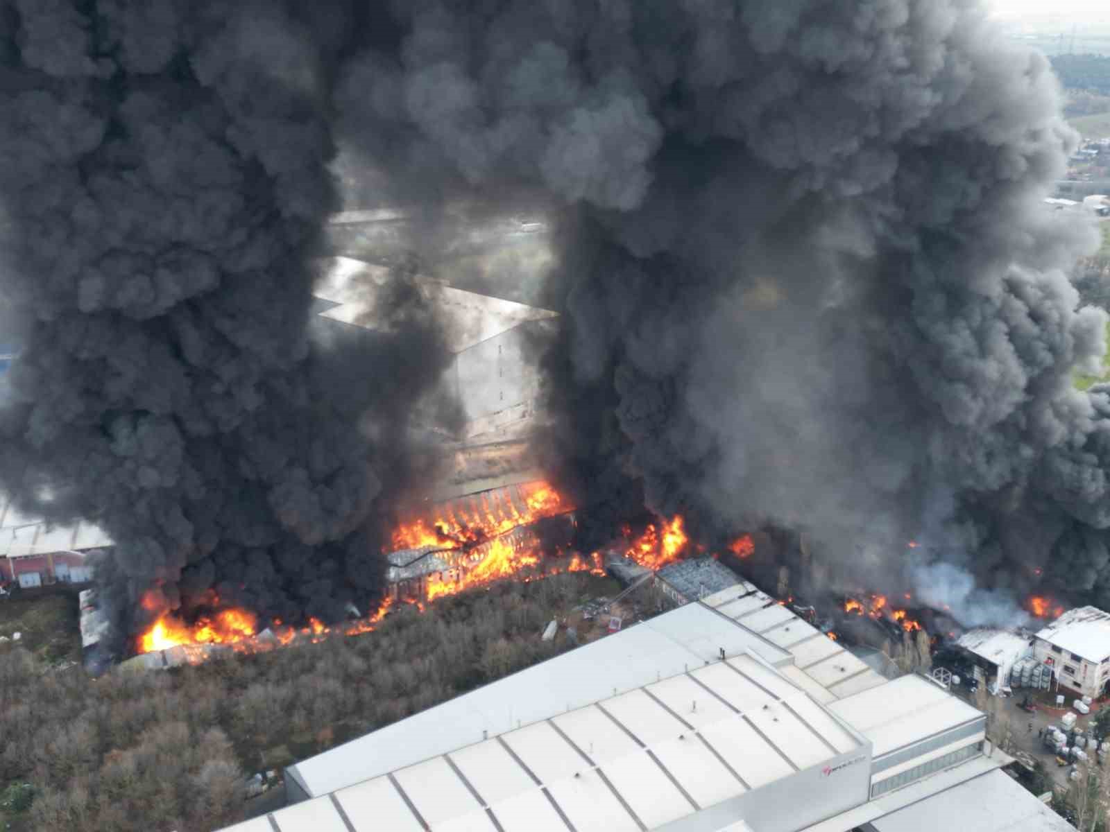 alev alev yanan fabrika havadan goruntulendi 2 gtk94UEv