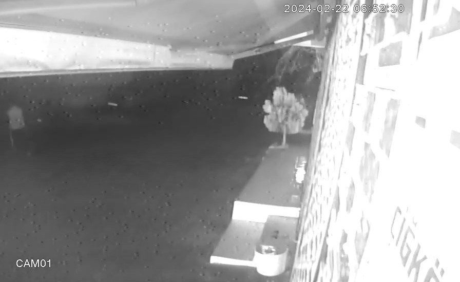 eski kiz arkadasinin evinin onune benzin dokup yakti o anlar kamerada 3 aXMjgH46