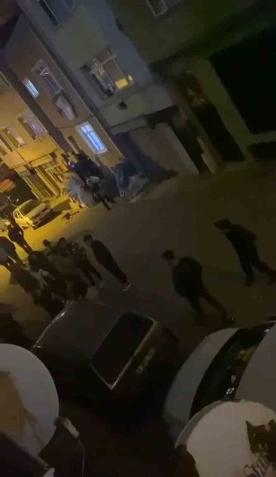 sislide akrabalarin meydan kavgasi kamerada ortalik karisti polis havaya ates acti 3 Ojez75sQ