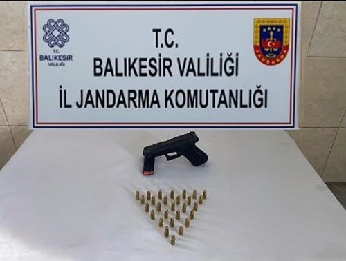 balikesirde uyusturucu ve silah tacirlerine operasyon 3 tutuklu 2