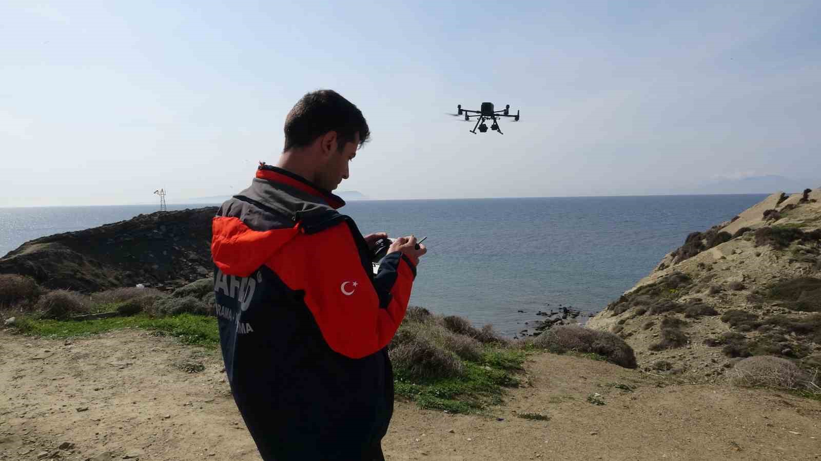 canakkalede batan bottaki kayip duzensiz gocmenler dron ile araniyor 2 e7i47UFQ