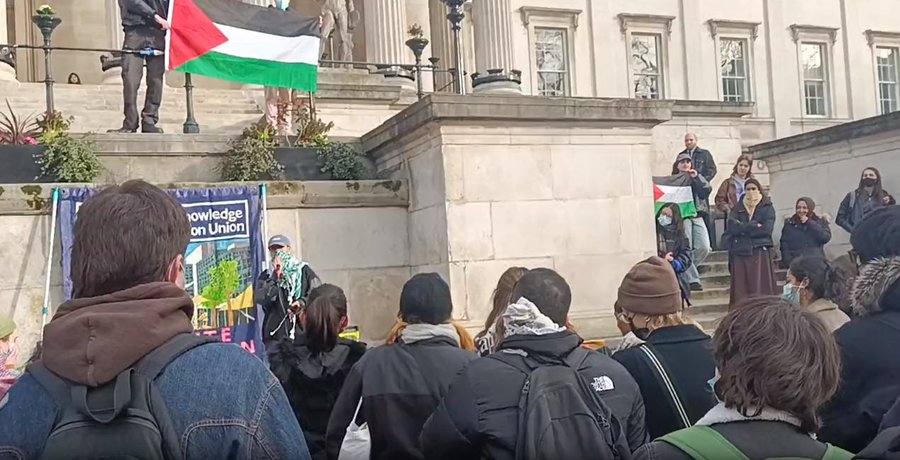 israil destekcisi silah sirketlerine yatirim yapan okul protesto edildi 0 seD9kIUw
