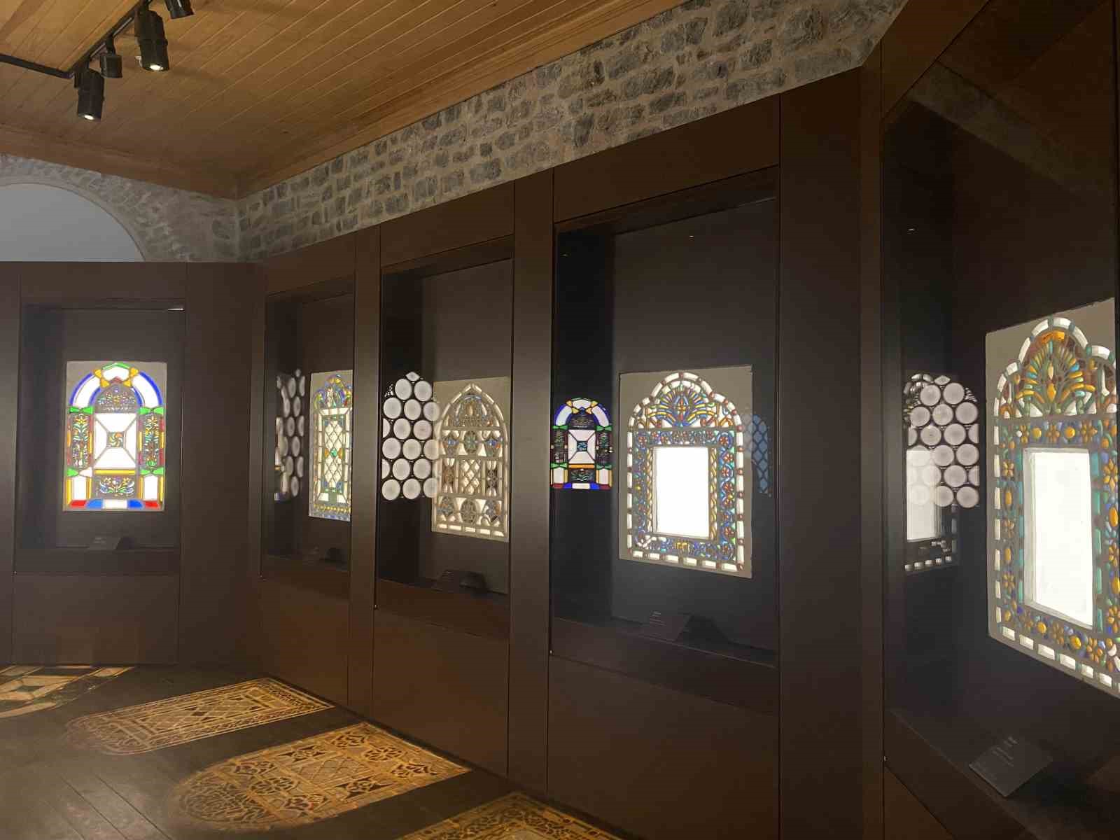 milli saraylar cam ve billur muzesinde formu nedeniyle dunyada tek ornek kadeh seklindeki memluk ZQ3ITaDj