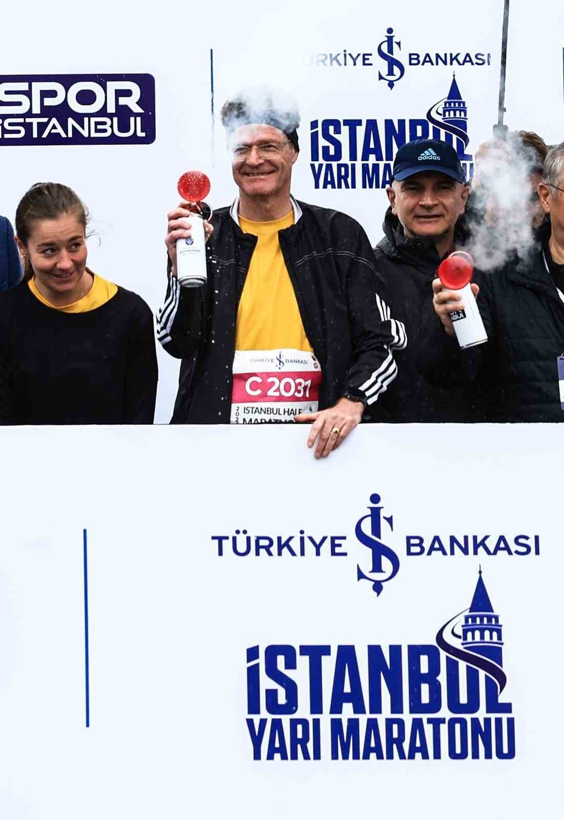 ab buyukelcisi turkiye delegasyon baskani istanbul yari maratonuna katildi 2