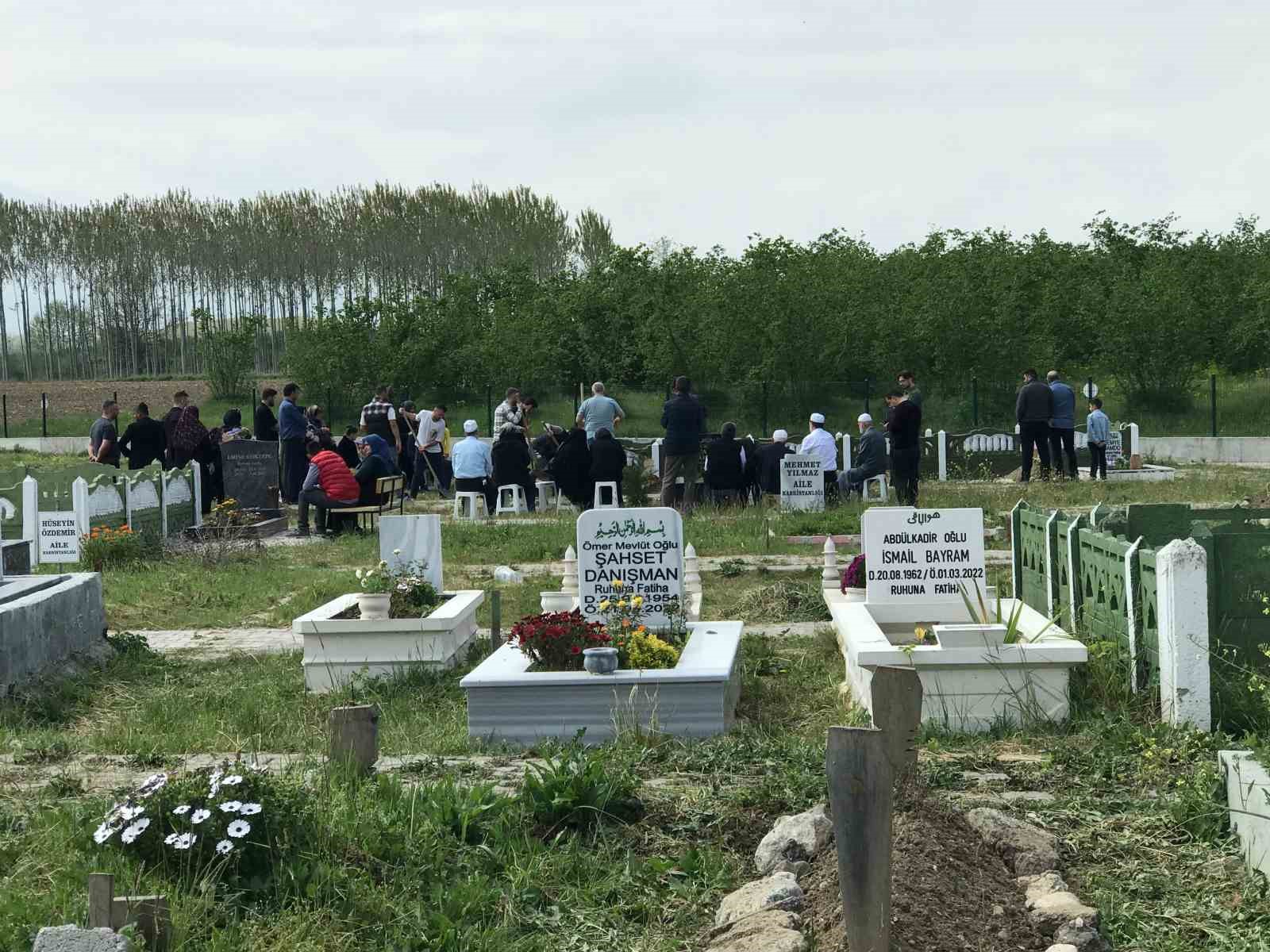 aile katliami yapan sahis cenaze namazi kilinmadan defnedildi 5 vqiVHNkF