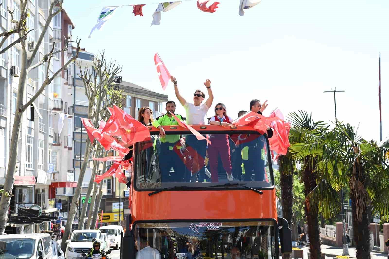 bahcelievler belediye baskani dr hakan bahadir turk bayraklariyla tesekkur turu atti 3 4qg5HBuB