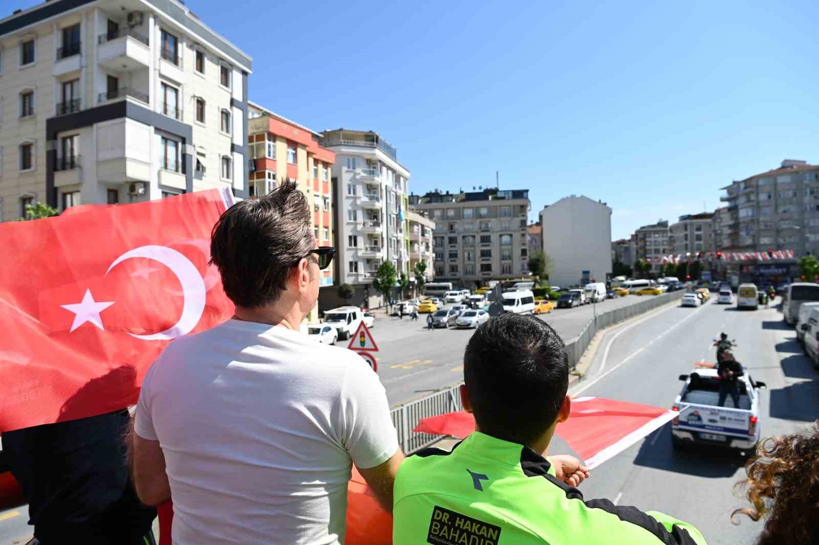 bahcelievler belediye baskani dr hakan bahadir turk bayraklariyla tesekkur turu atti 4 K8ZgB1Be