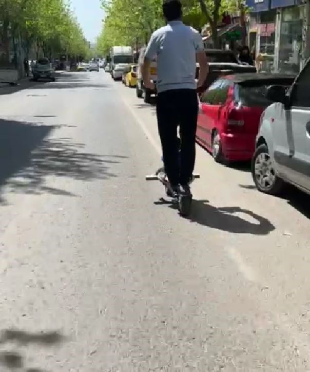 elektrikli scooter ile tehlikeli yolculuk 2 ymdgvXvs