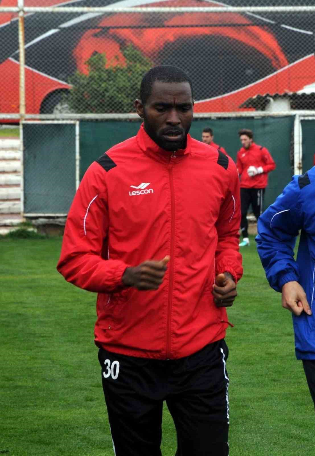 eski futbolcu joseph boum hayatini kaybetti 0 lfuiCY8J
