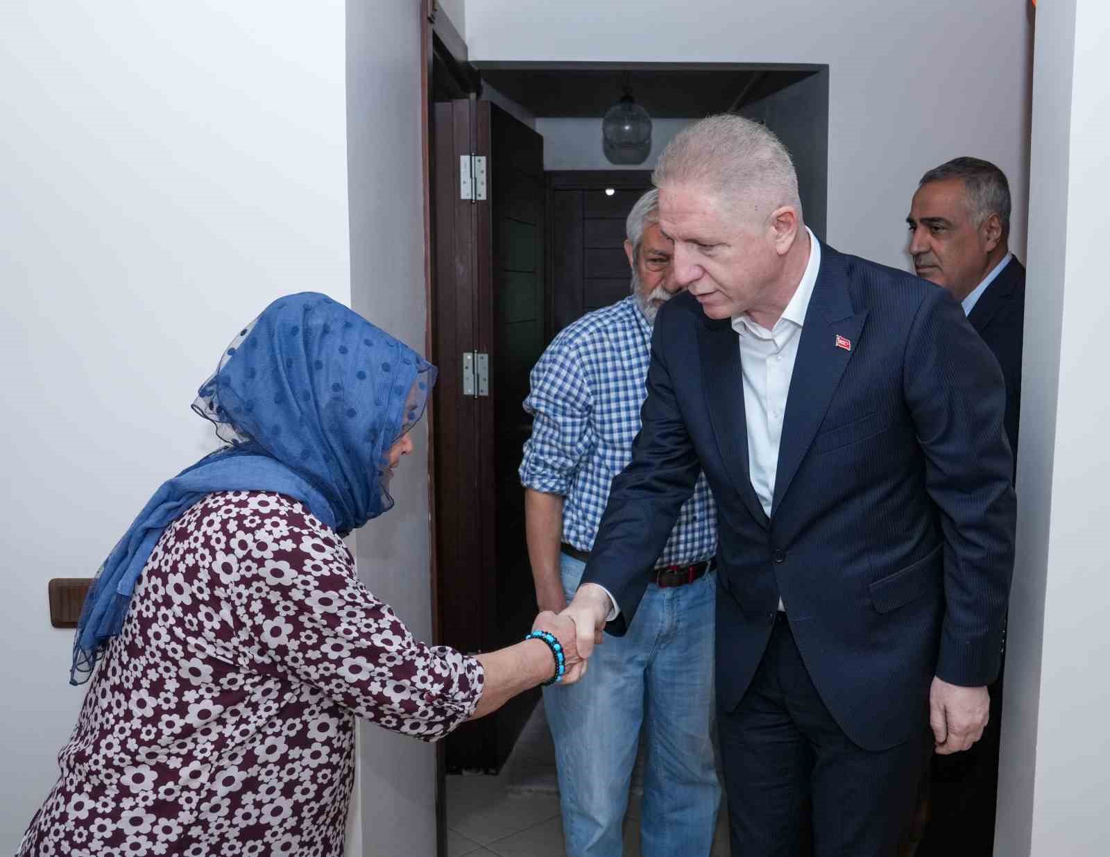istanbul valisi gul yangin faciasinda hayatini kaybedenlerin ailelerini ziyaret etti 3 YQZpSseQ