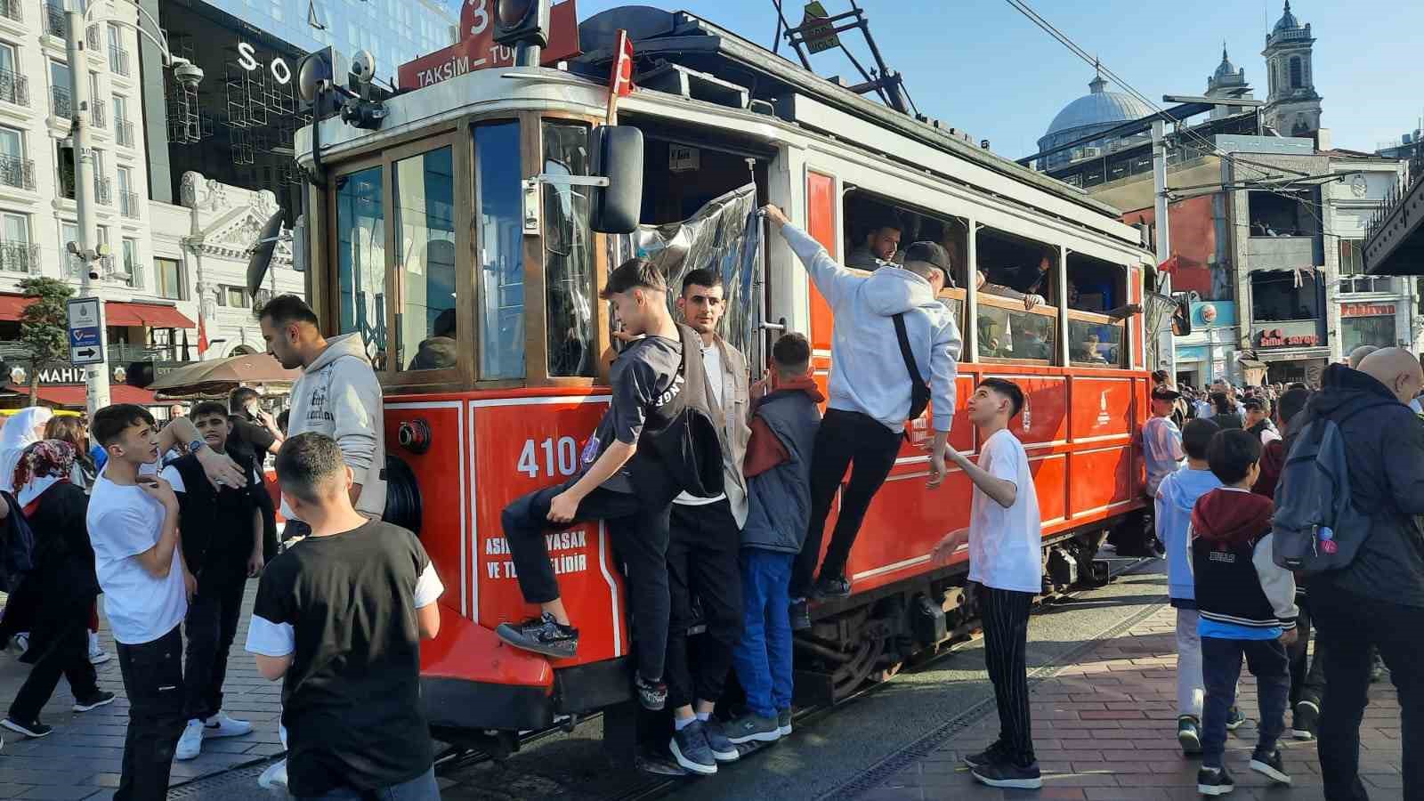 istiklal caddesinde nostaljik tramvay seferleri durduruldu 2 TMVs41Mm