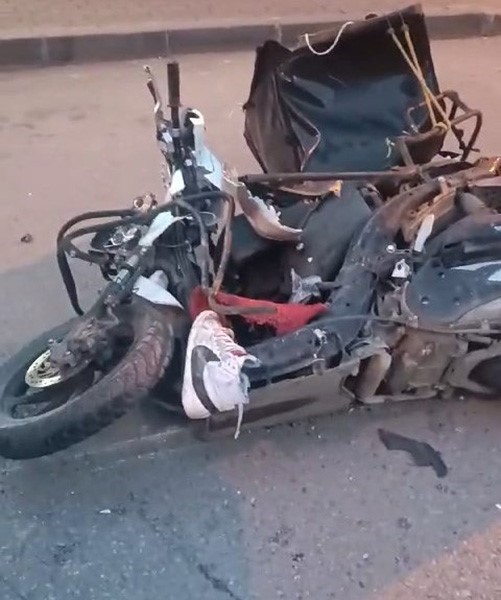 motosikletli gencin hayatini kaybettigi kaza ani kamerada 3