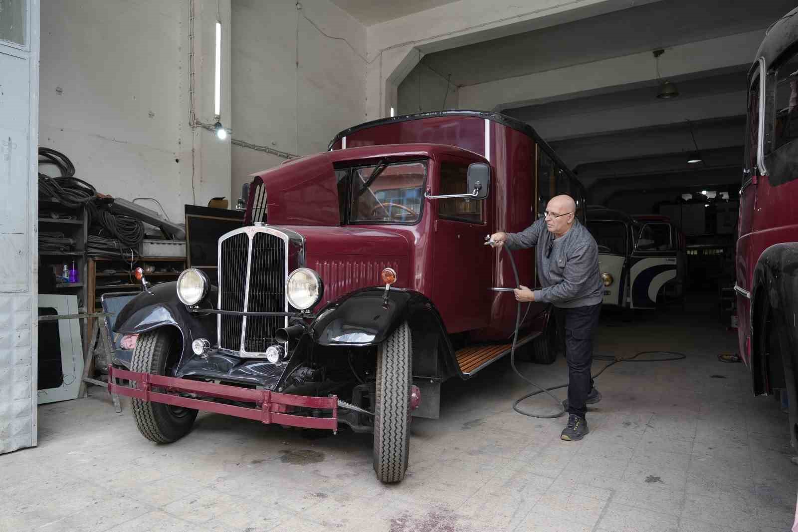 ozel yillardir hurdadaydi 1938 model otobusun son hali goz kamastirdi 3
