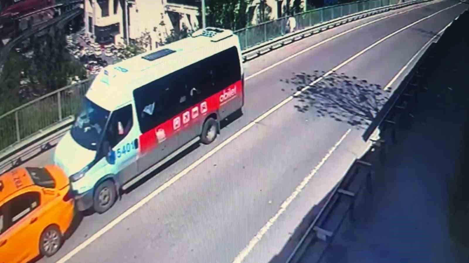 sariyerde 5 yolcunun yaralandigi minibus kazasi kamerada 0 lLXGHWGc