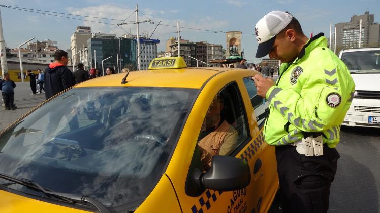 taksimde ticari taksi denetimi 39 bin 155 lira ceza kesildi 1 ieXuGEJ6