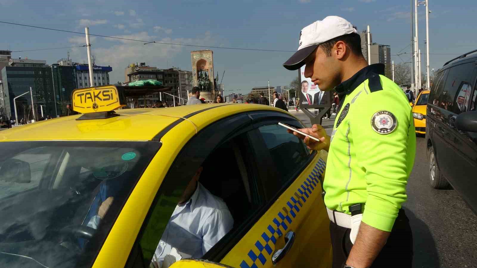 taksimde ticari taksi denetimi 39 bin 155 lira ceza kesildi 4 kpyY2JfU