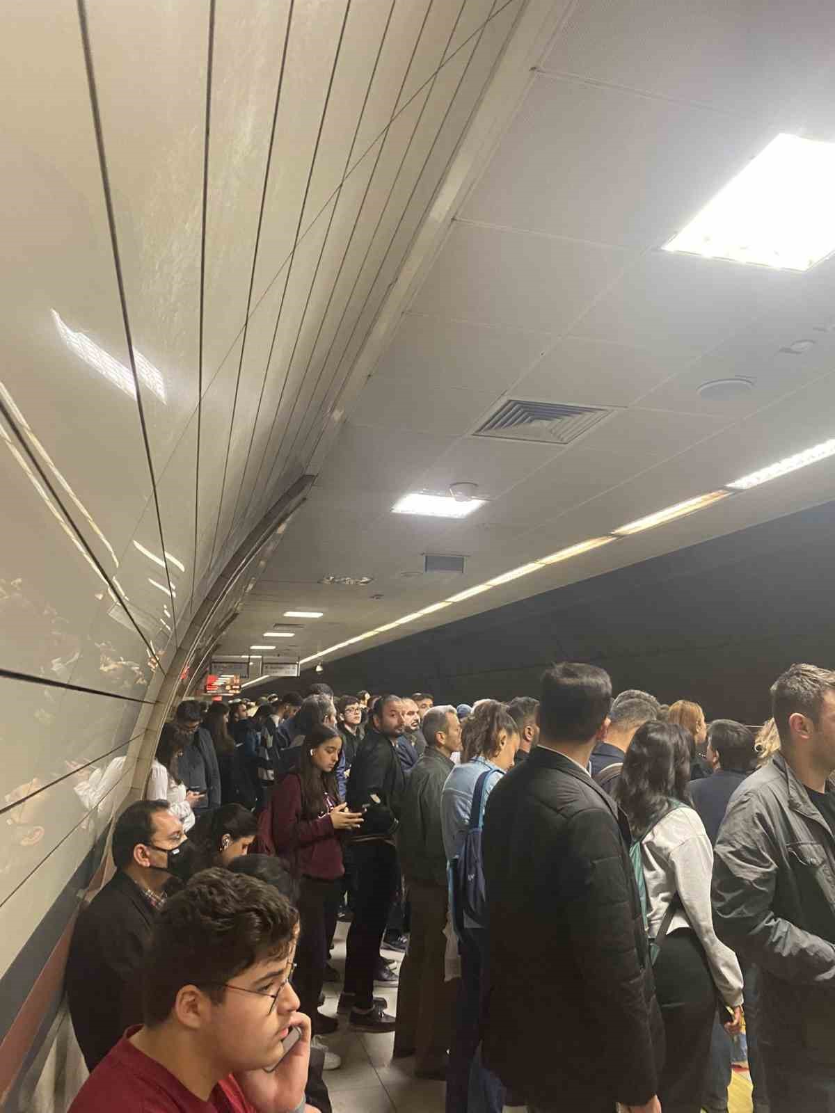 uskudar samandira metro hattinda ariza nedeniyle seferler durdu 2 OSjWeP9r