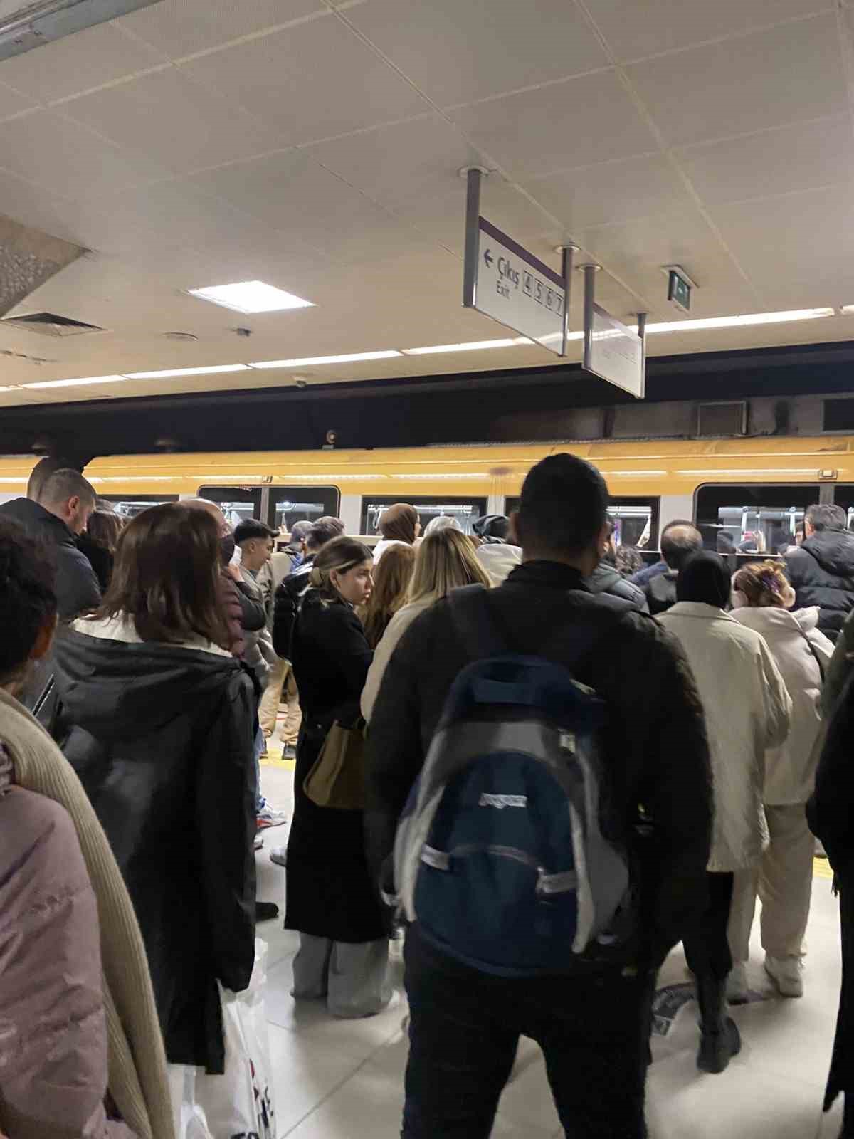 uskudar samandira metro hattinda ariza nedeniyle seferler durdu 3 aWGTJk5t